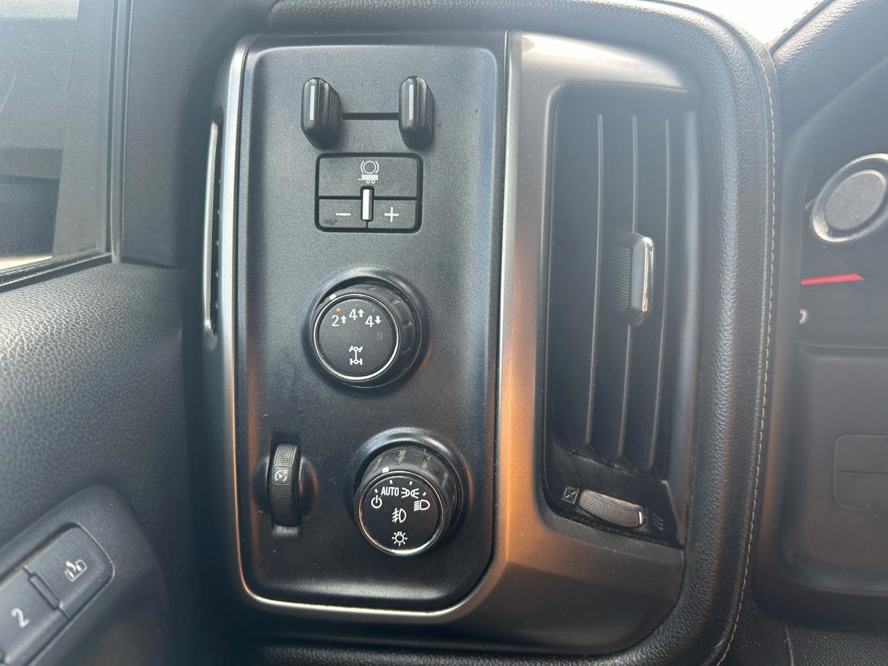 Used 2018 Chevrolet Silverado 3500 LTZ w/ Custom Sport Edition AWD/4WD image 28