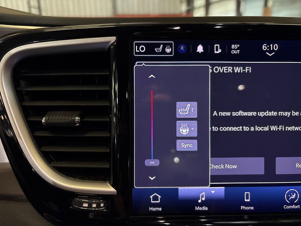 Used 2023 Chrysler Pacifica Touring-L image 20