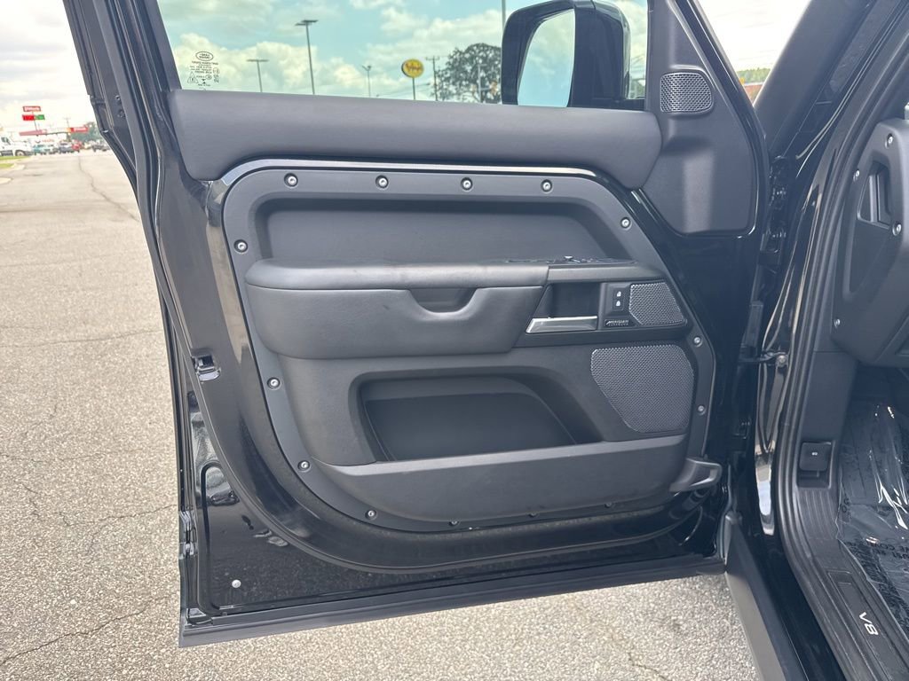 Used 2022 Land Rover Defender 110 V8 image 12