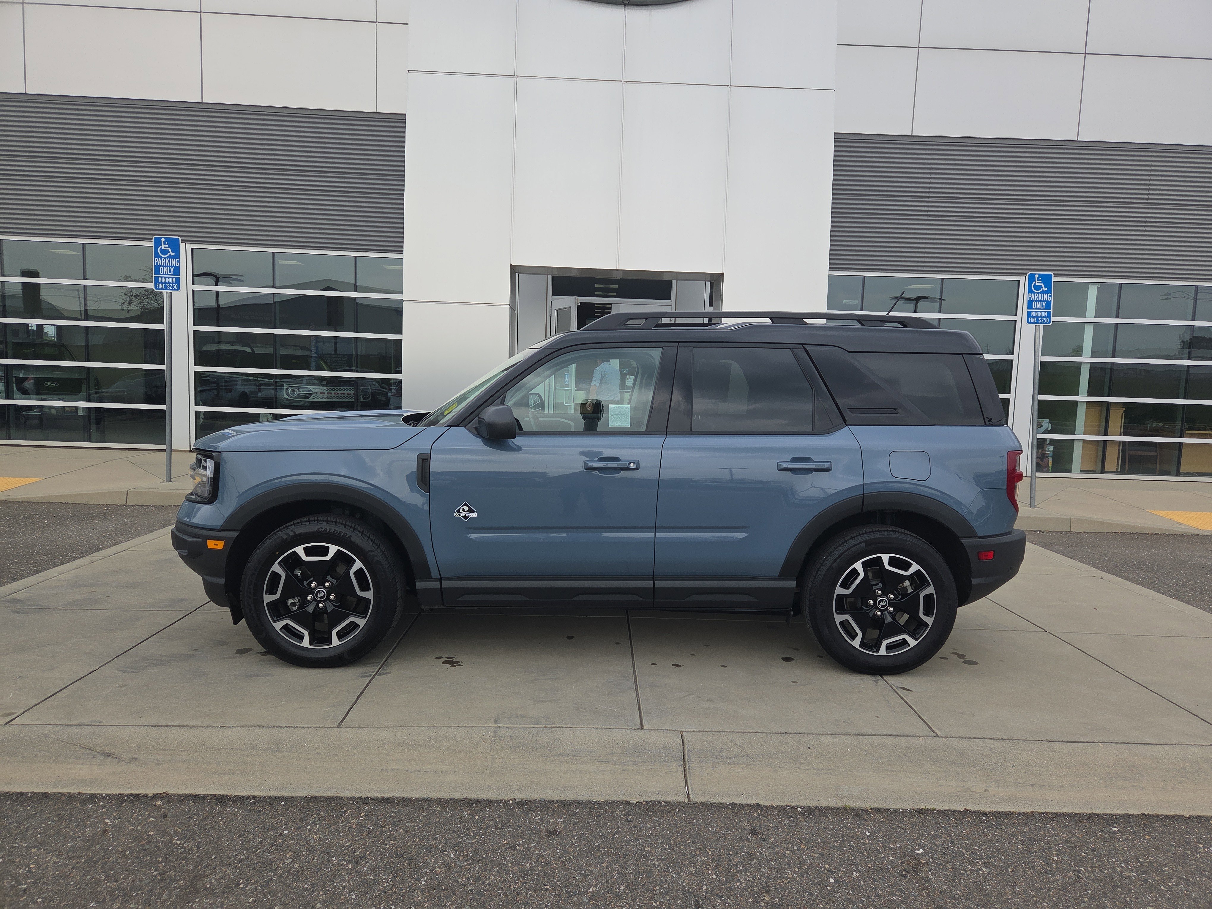 Used 2024 Ford Bronco Sport Outer Banks w/ Tech Package image 2