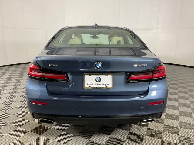 Certified 2023 BMW 530i xDrive w/ Premium Package AWD/4WD image 5