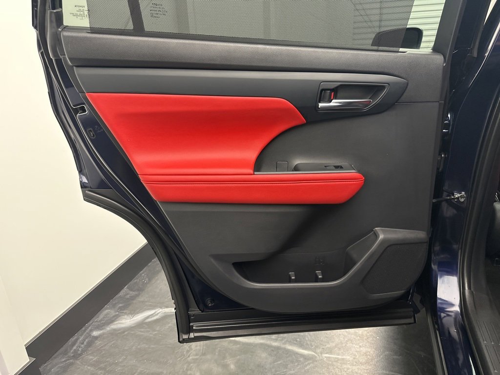 Used 2022 Toyota Highlander XSE image 16