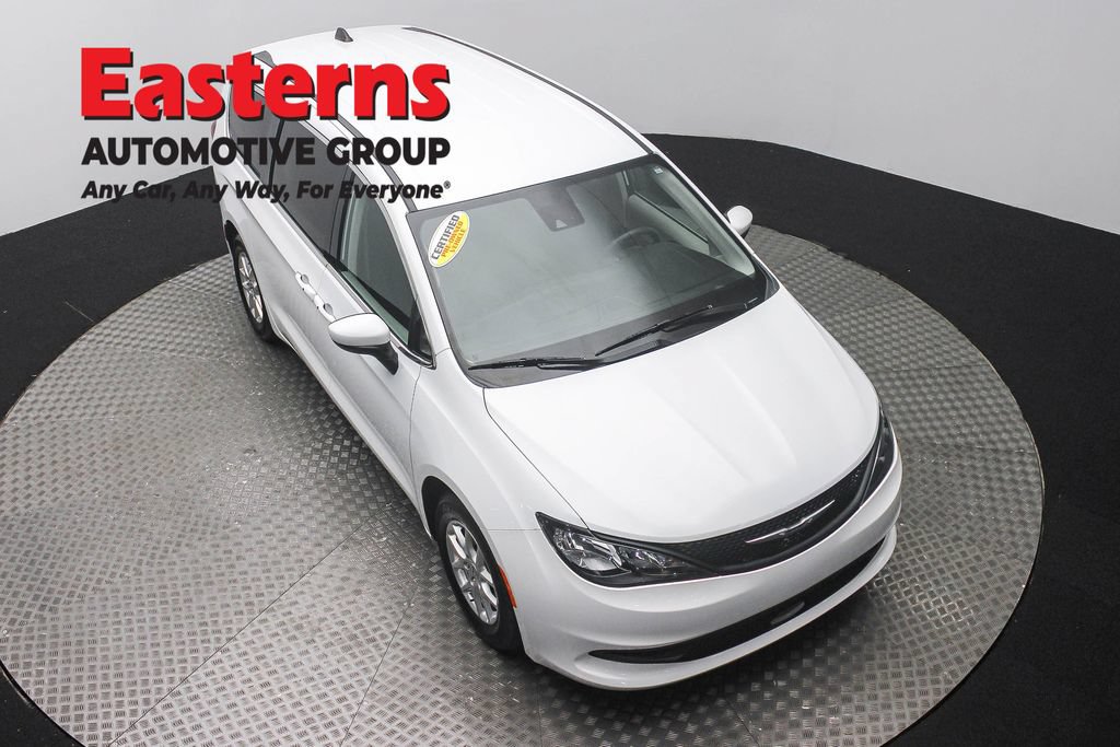 Used 2023 Chrysler Voyager LX FWD image 3