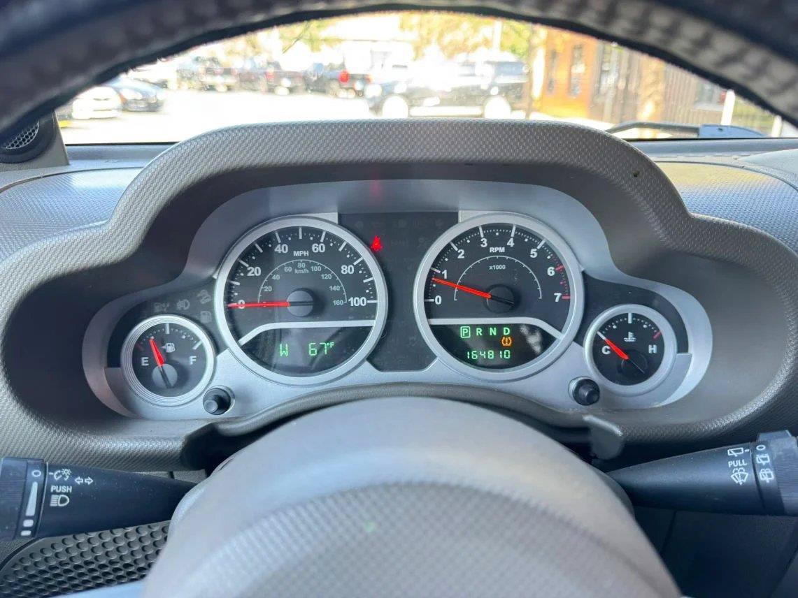 Used 2009 Jeep Wrangler Unlimited Sahara w/ Dual Top Group AWD/4WD image 6