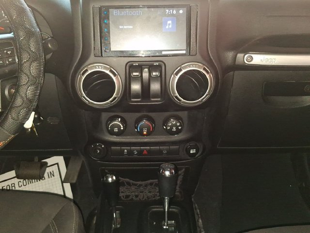 Used 2017 Jeep Wrangler Sahara AWD/4WD image 4