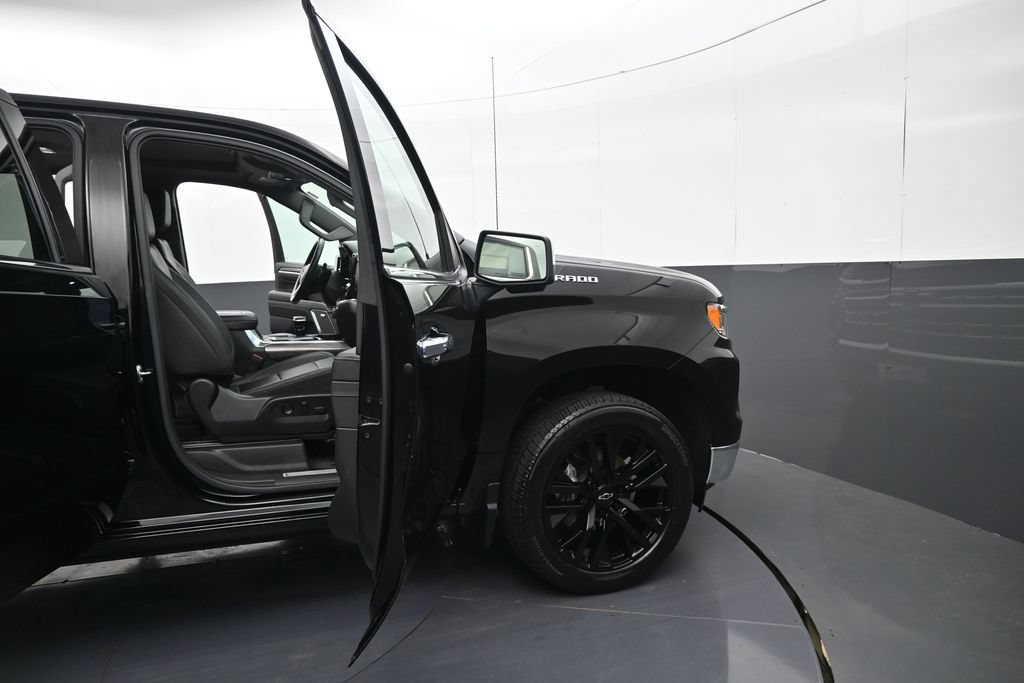 Certified 2022 Chevrolet Silverado 1500 LTZ w/ LTZ Premium Package AWD/4WD image 9