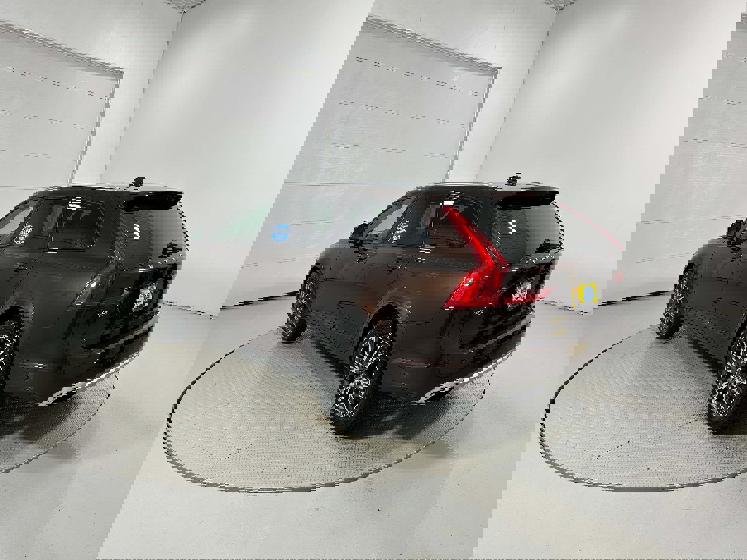 Used 2017 Volvo V90 T6 Cross Country image 21