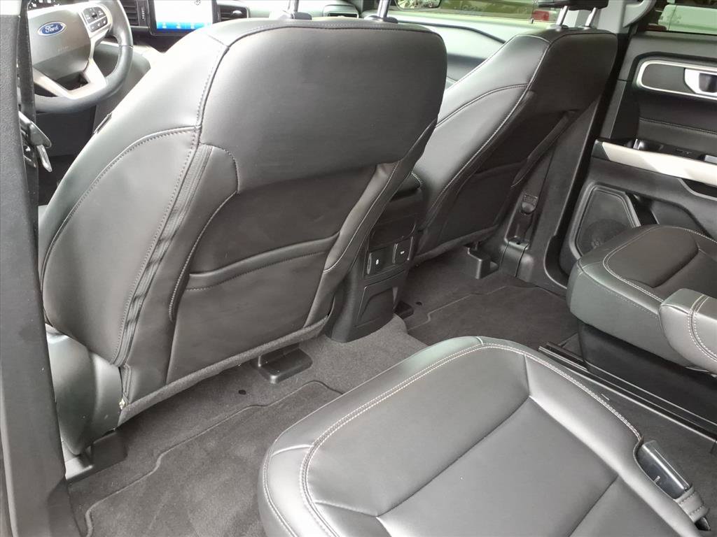 Used 2022 Ford Explorer XLT w/ Equipment Group 202A AWD/4WD image 16