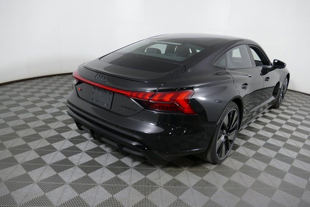 New 2026 Audi S e-tron GT Prestige image 3