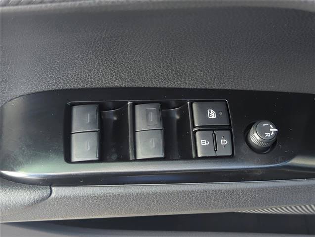 Used 2025 Toyota Camry SE FWD image 11