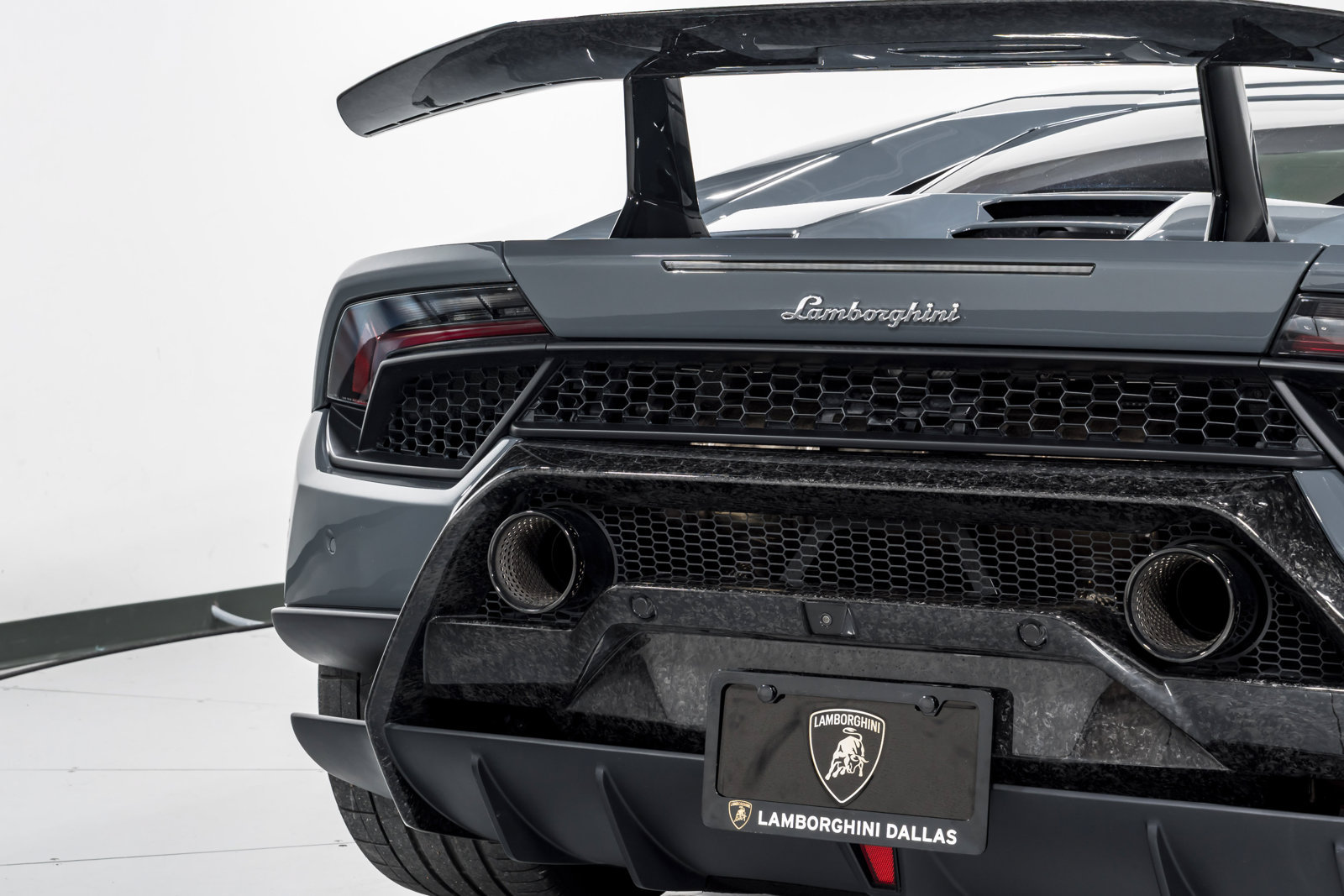 Used 2018 Lamborghini Huracan Performante AWD/4WD image 48