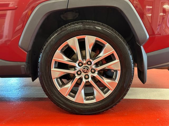 Certified 2019 Toyota RAV4 XLE Premium AWD/4WD image 28
