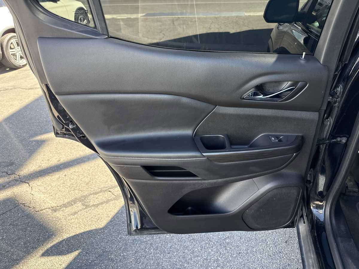 Used 2019 GMC Acadia SLT w/ Black Edition image 15