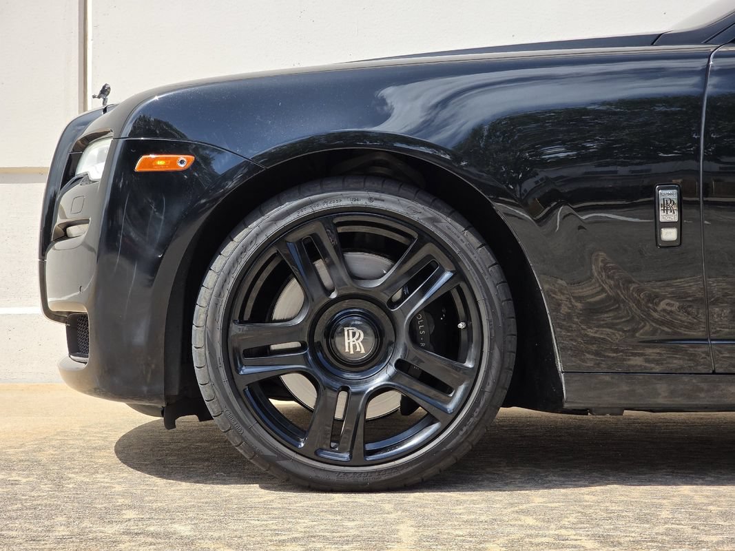 Used 2016 Rolls-Royce Ghost RWD image 41