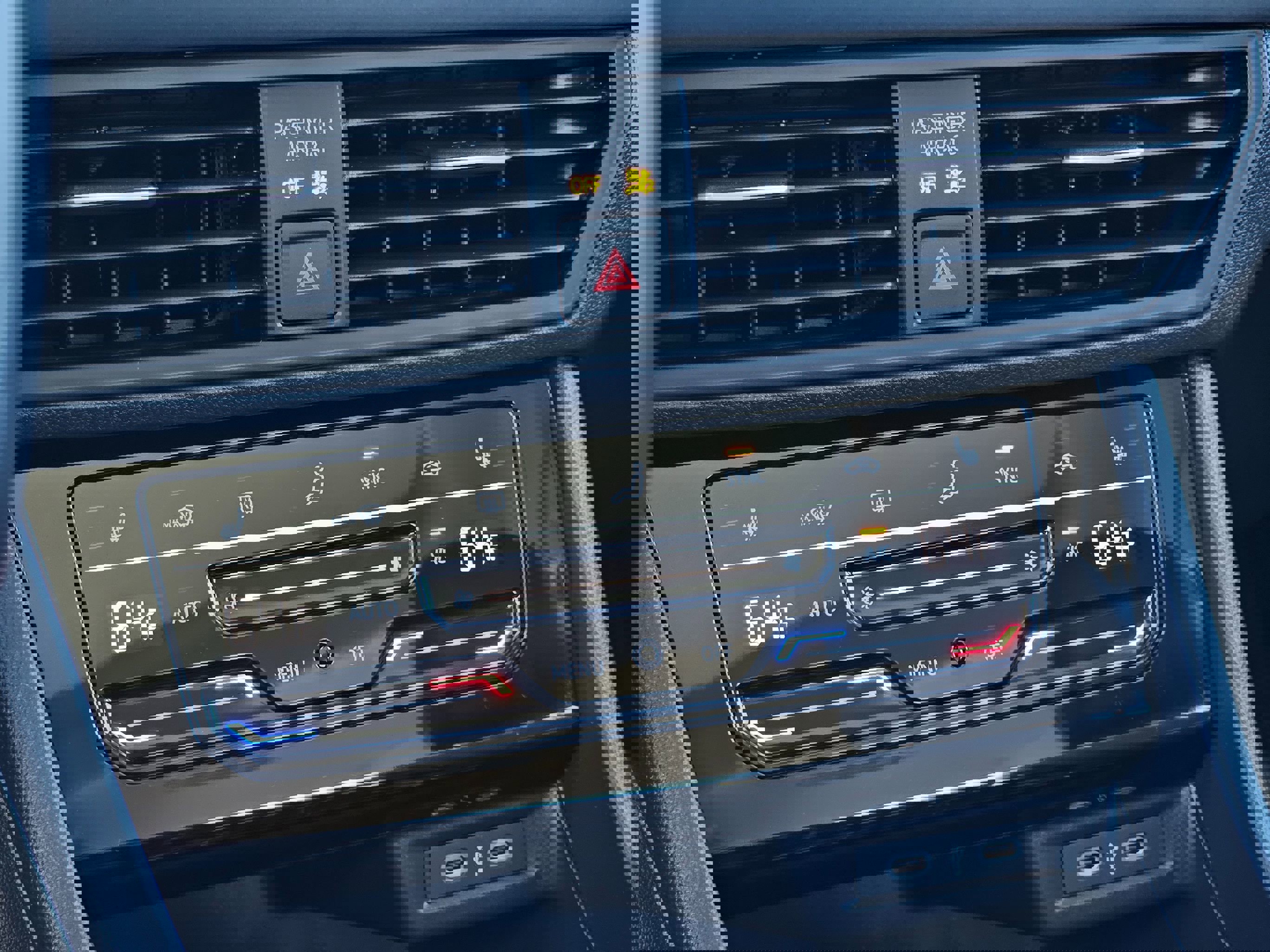 Used 2025 Volkswagen Jetta SE image 32