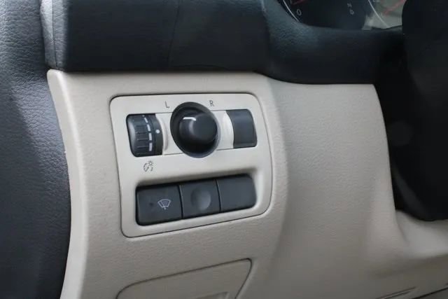 Used 2005 Subaru Outback 3.0R L.L. Bean image 32