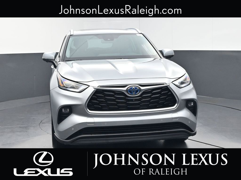 Used 2024 Toyota Highlander Limited AWD/4WD image 4