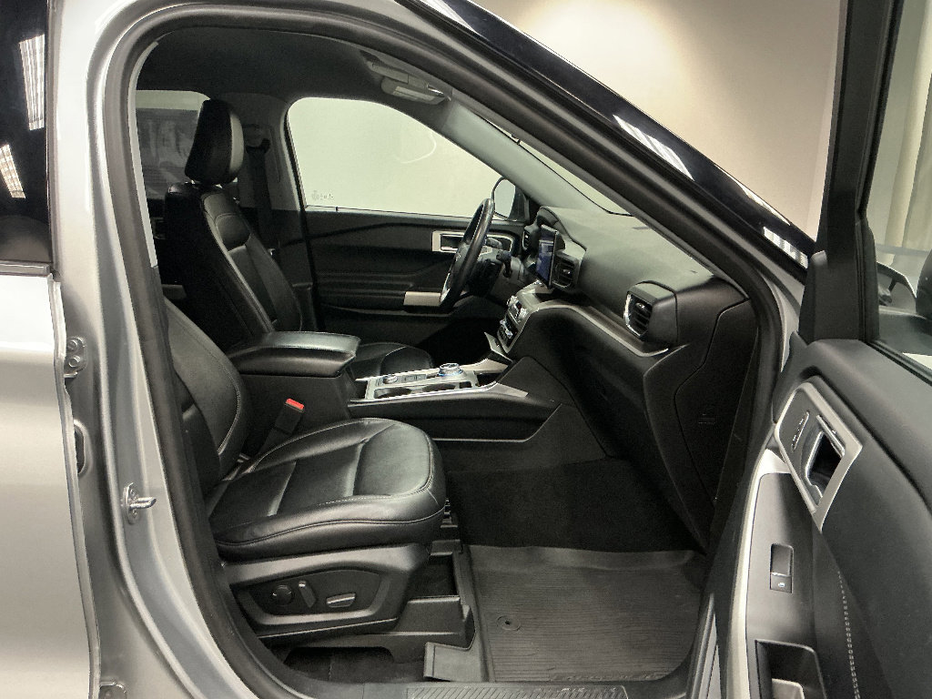 Used 2021 Ford Explorer XLT w/ Equipment Group 202A AWD/4WD image 34