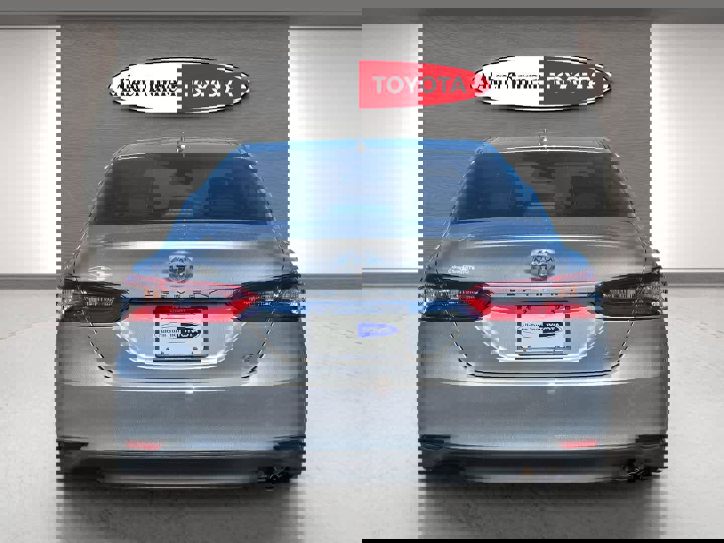 Used 2024 Toyota Camry LE w/ Convenience Package image 7