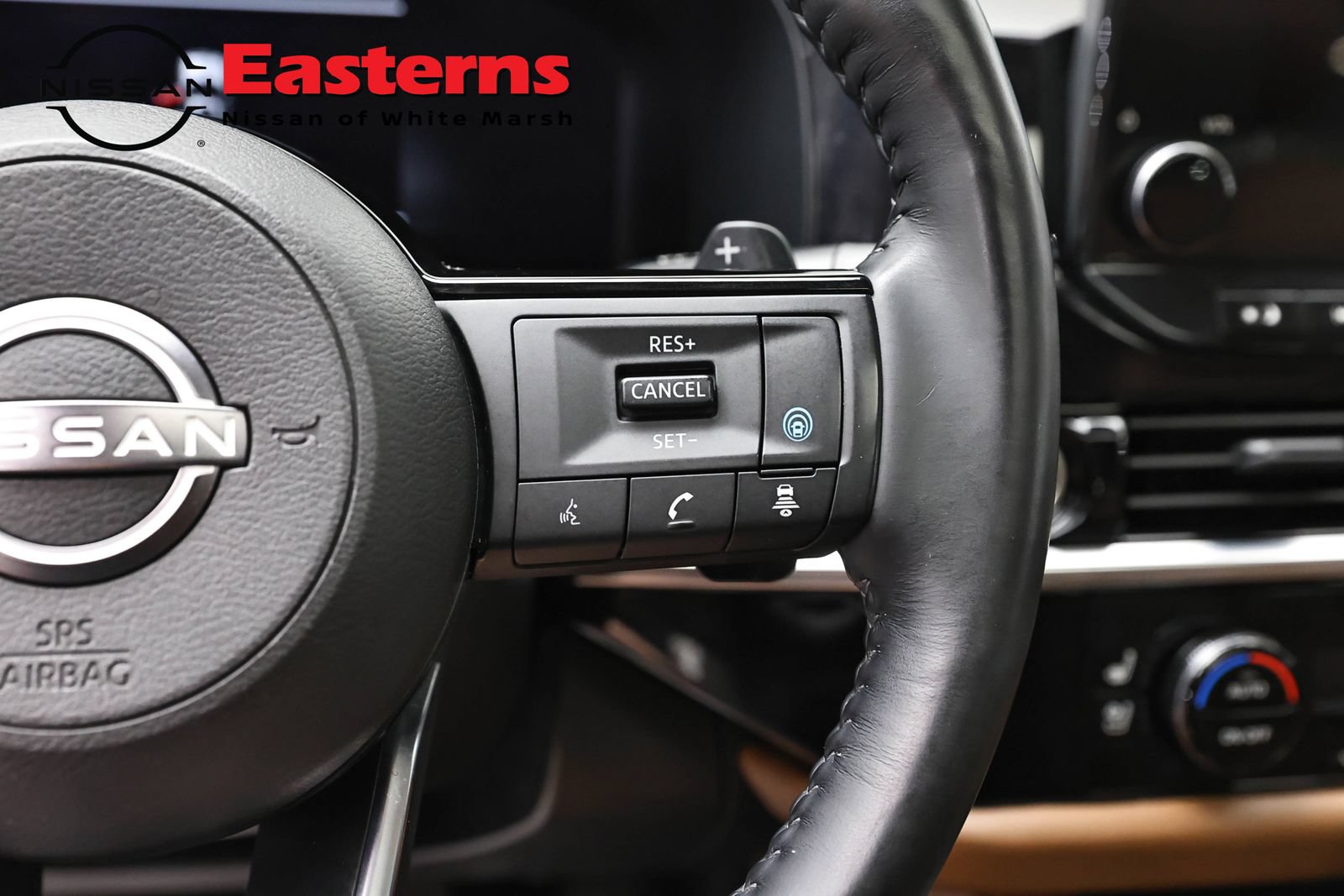 Used 2023 Nissan Pathfinder Platinum AWD/4WD image 16