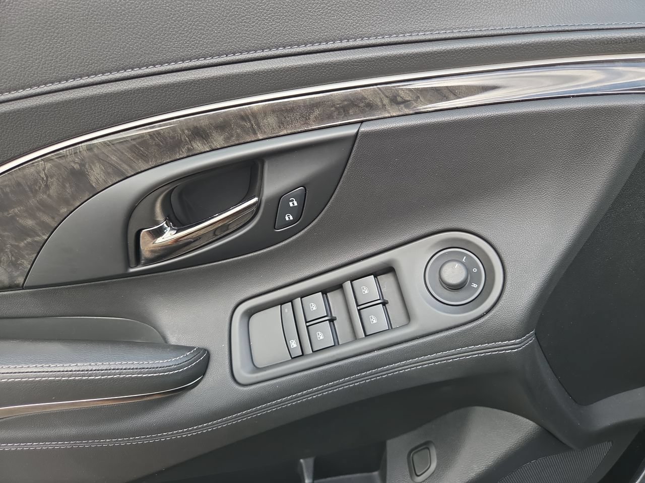 Used 2015 Buick LaCrosse FWD image 17