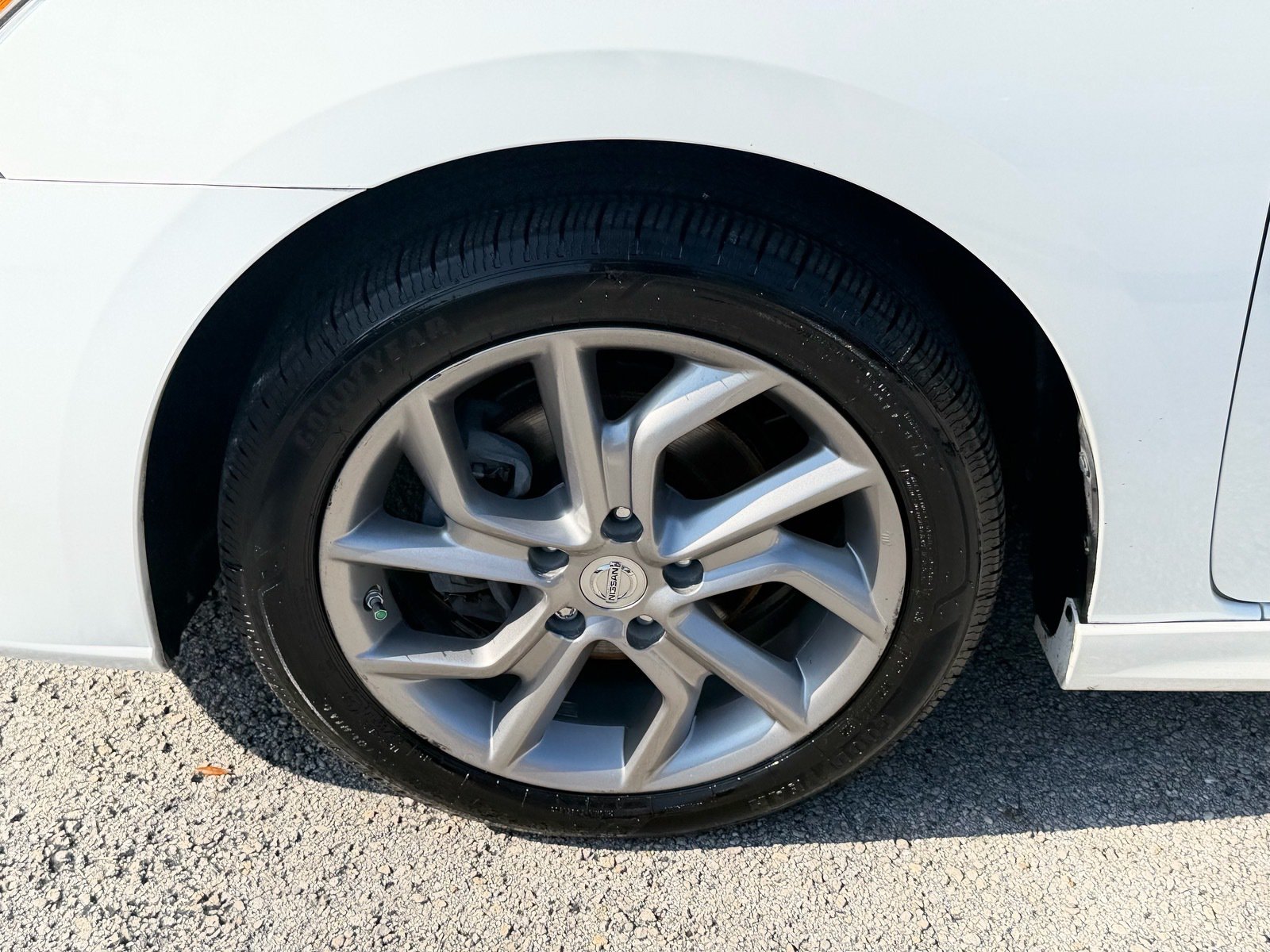 Used 2014 Nissan Sentra SR w/ SR Driver Package FWD image 18