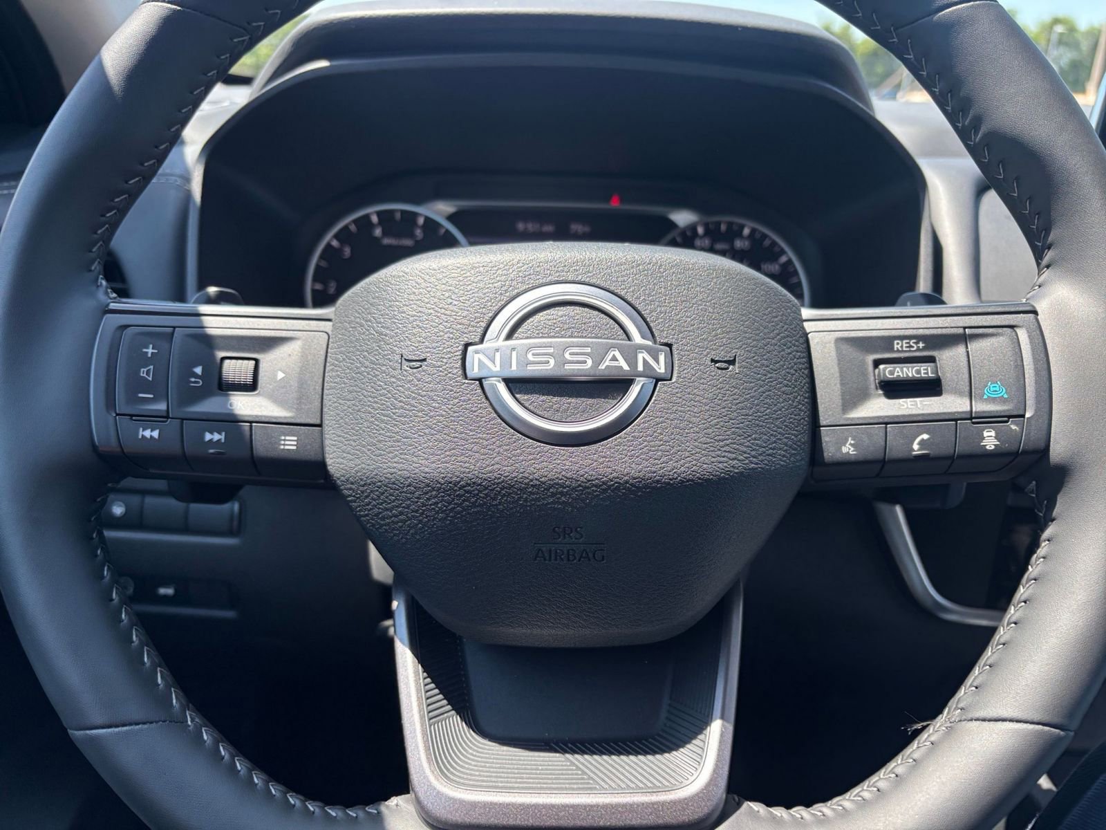Used 2025 Nissan Rogue SV FWD image 30