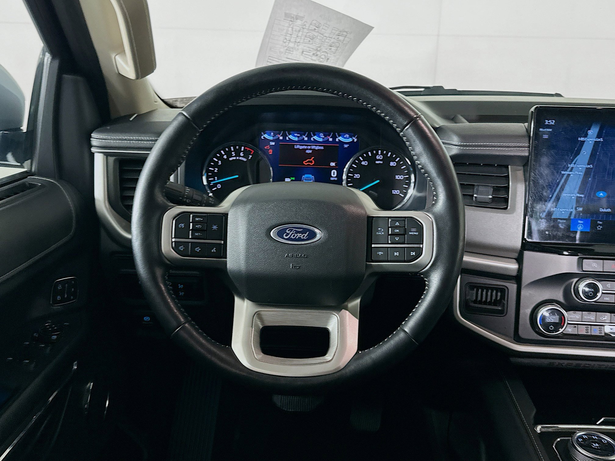 Used 2024 Ford Expedition XLT image 17