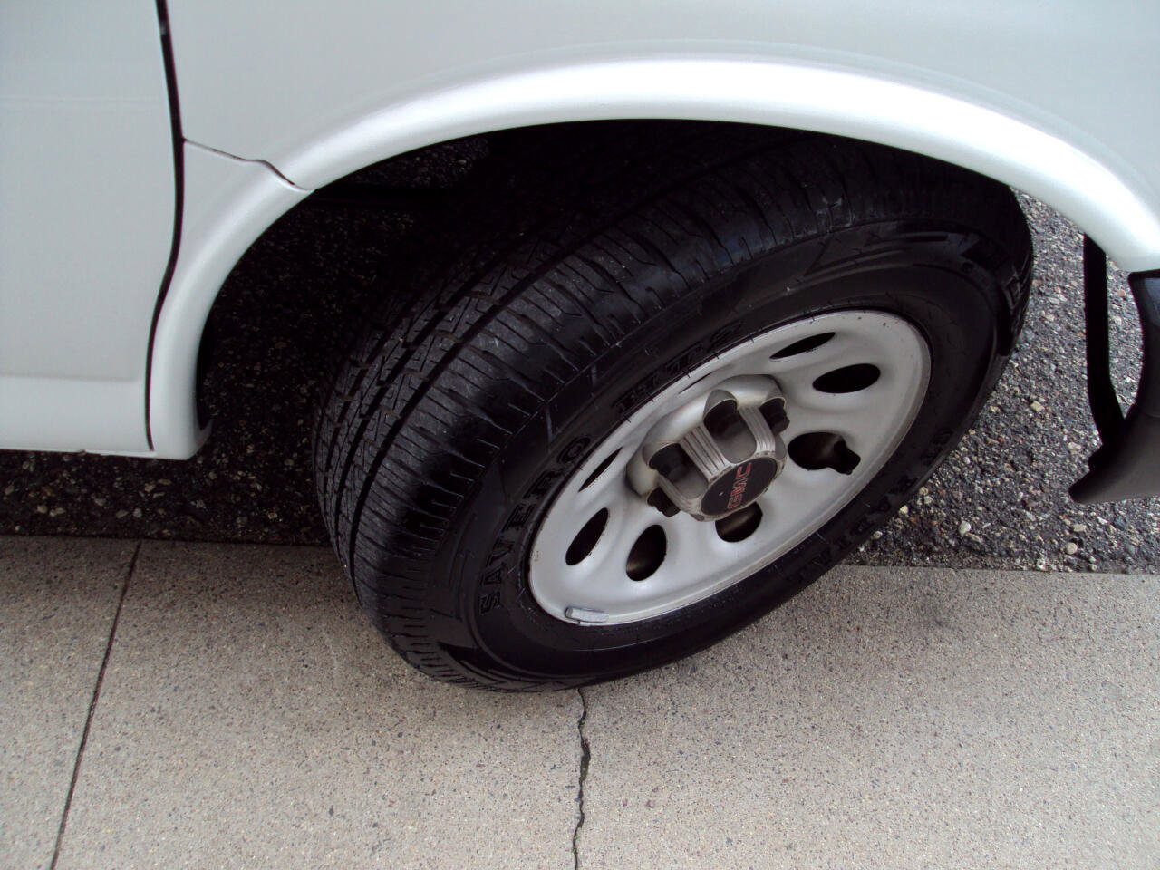 Used 2013 GMC Savana 1500 AWD image 36