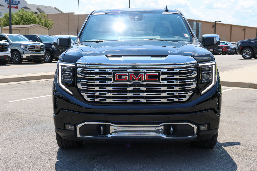 Used 2023 GMC Sierra 1500 Denali w/ Denali Reserve Package AWD/4WD image 2