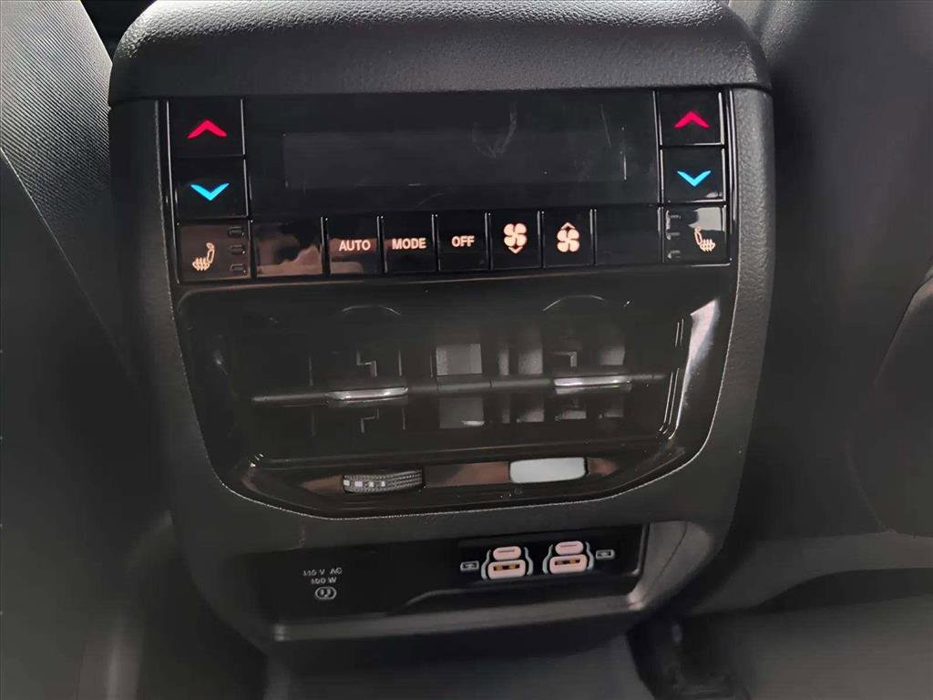 Used 2023 Jeep Grand Cherokee Overland w/ Luxury Tech Group IV image 16