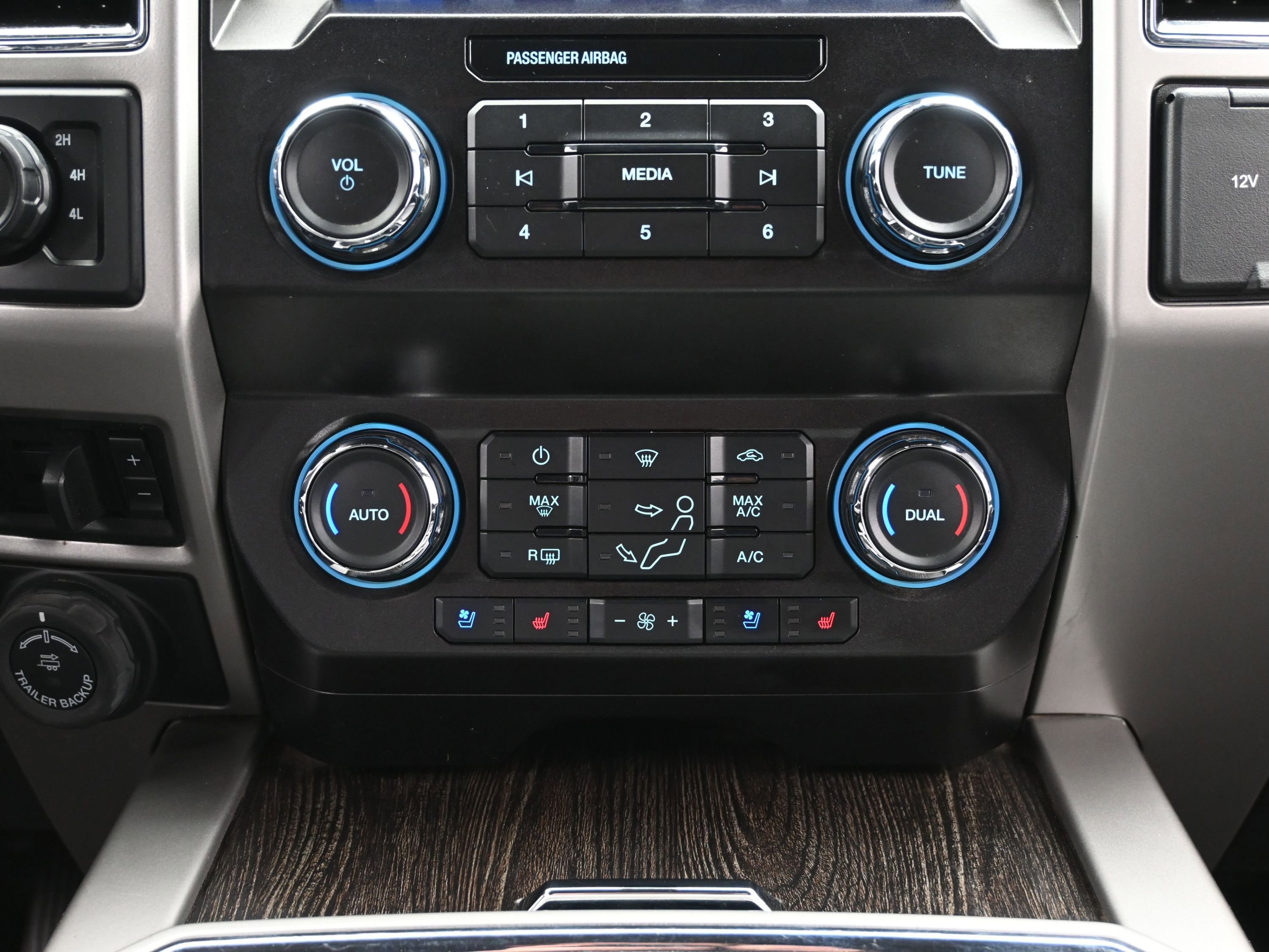 Used 2020 Ford F250 Lariat w/ Lariat Ultimate Package image 37