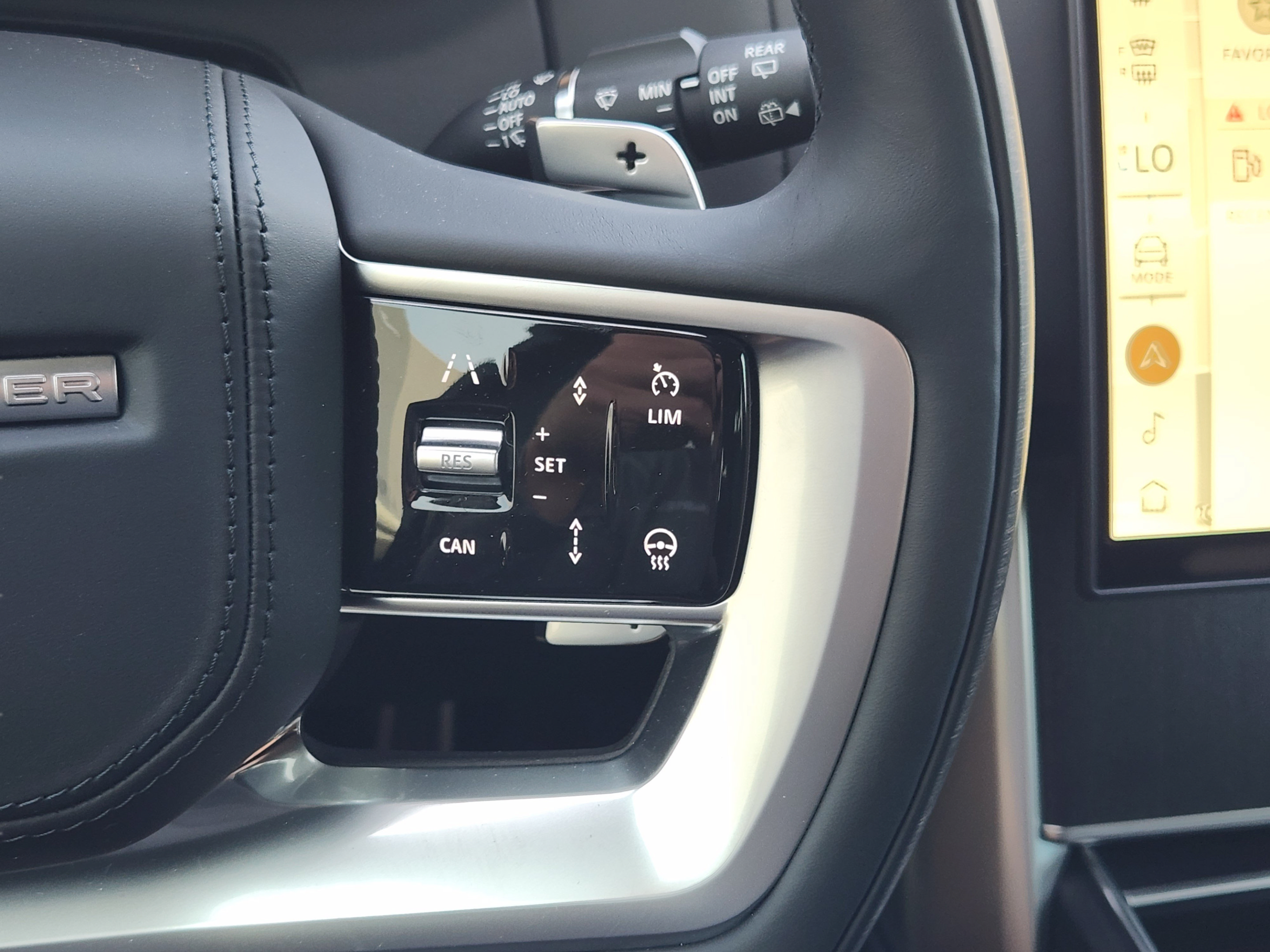 New 2026 Land Rover Range Rover SE AWD/4WD image 23