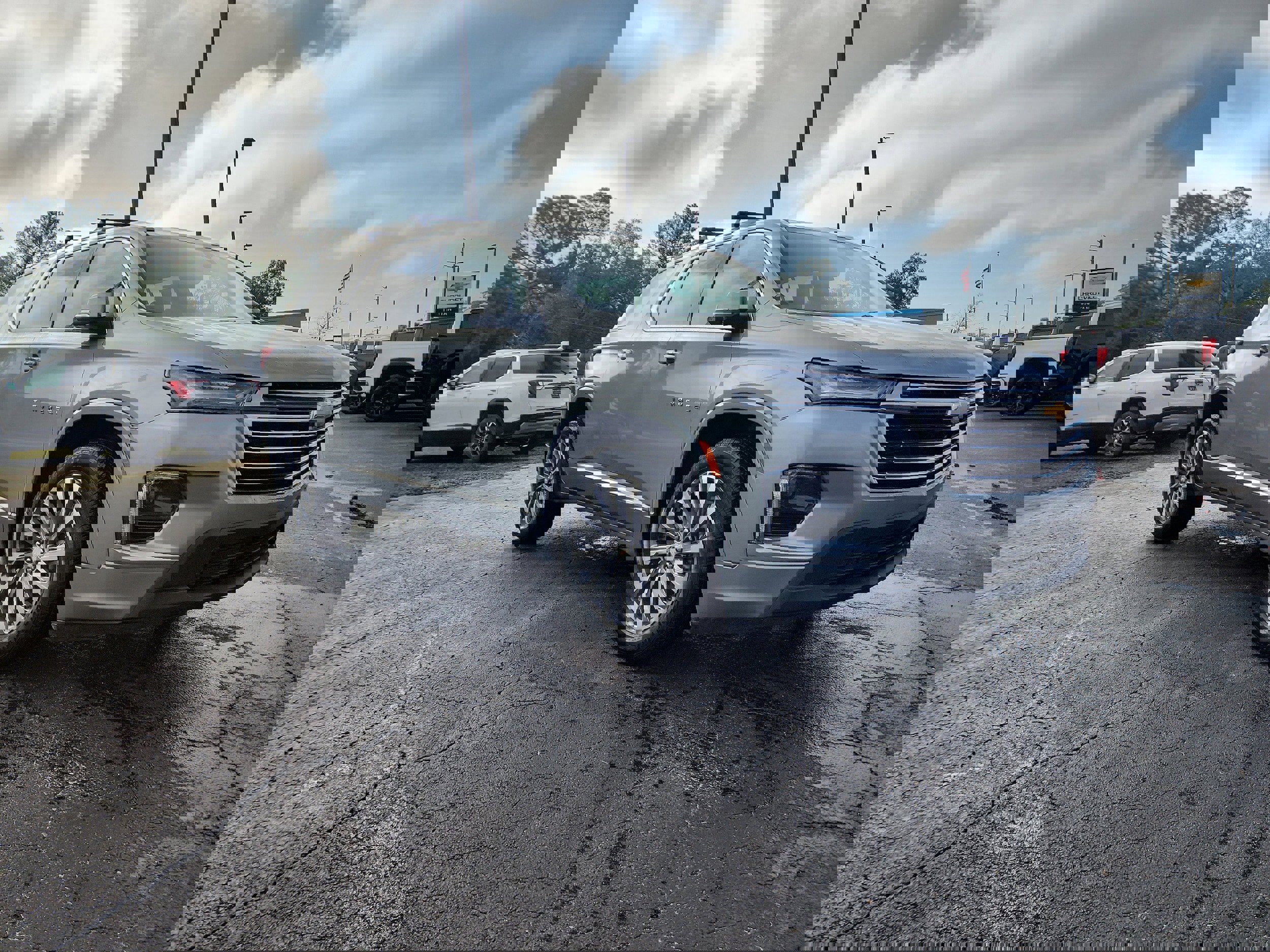 Used 2023 Chevrolet Traverse Premier w/ LPO, Cargo Package image 2