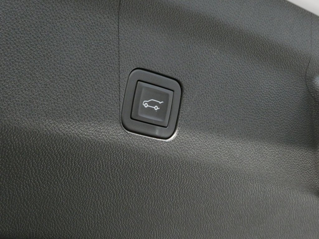 Certified 2025 GMC Yukon Denali image 26