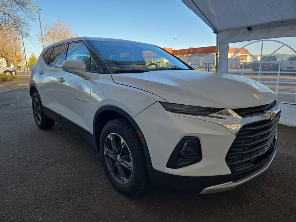 Used 2025 Chevrolet Blazer LT AWD/4WD image 3