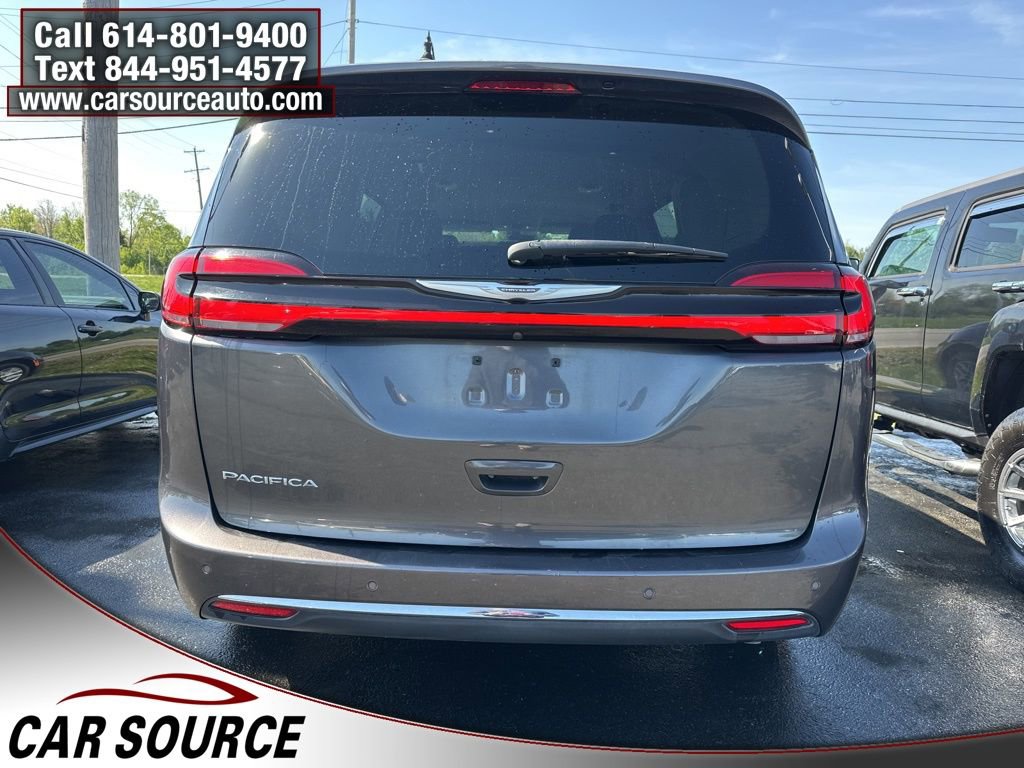 Used 2023 Chrysler Pacifica Touring-L image 4