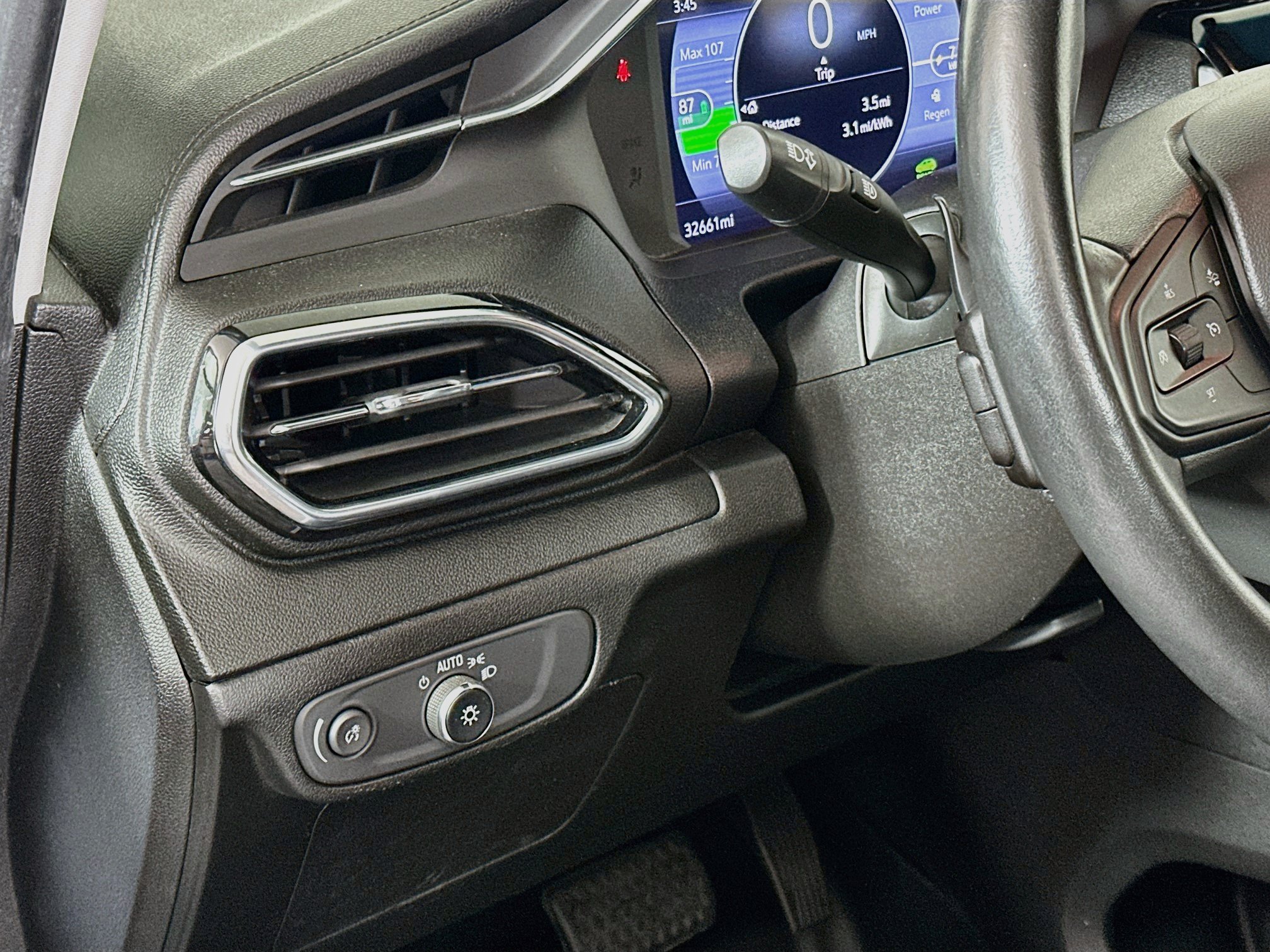 Used 2023 Chevrolet Bolt LT w/ Infotainment Package FWD image 17