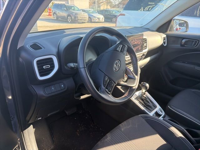 Used 2024 Hyundai Venue Limited image 16
