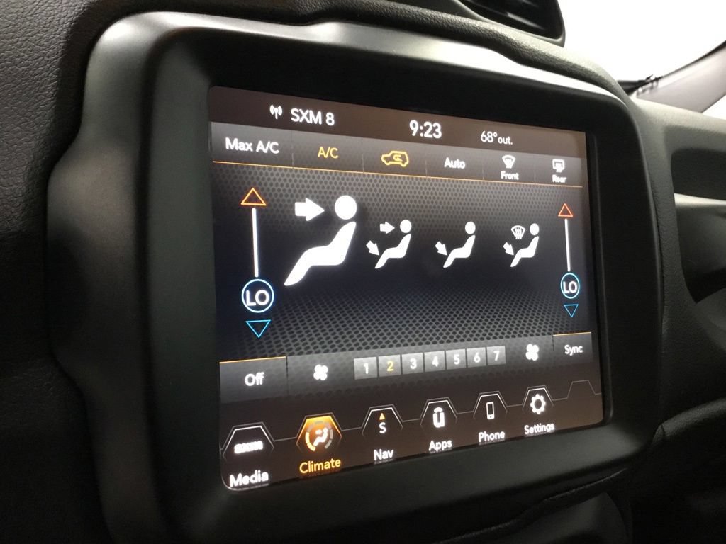 Used 2023 Jeep Renegade Latitude AWD/4WD image 18