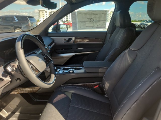 New 2027 Cadillac Vistiq Sport w/ LPO, Floor Liner Package AWD/4WD image 25
