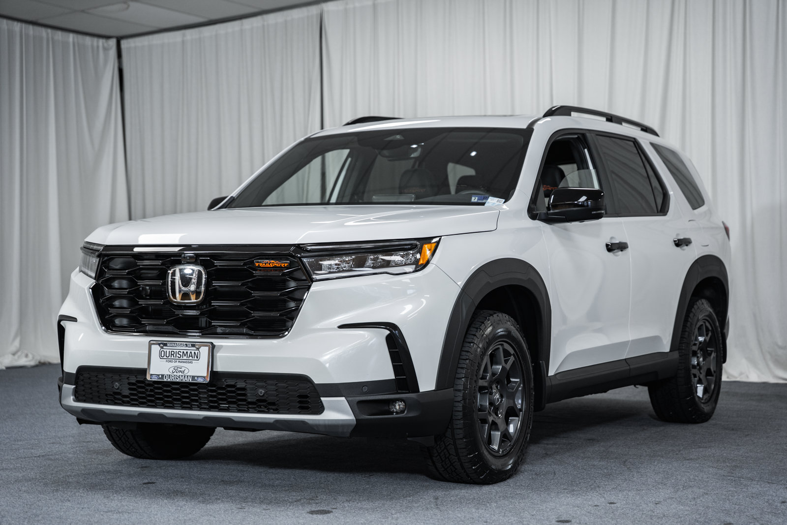 Used 2025 Honda Pilot TrailSport image 3