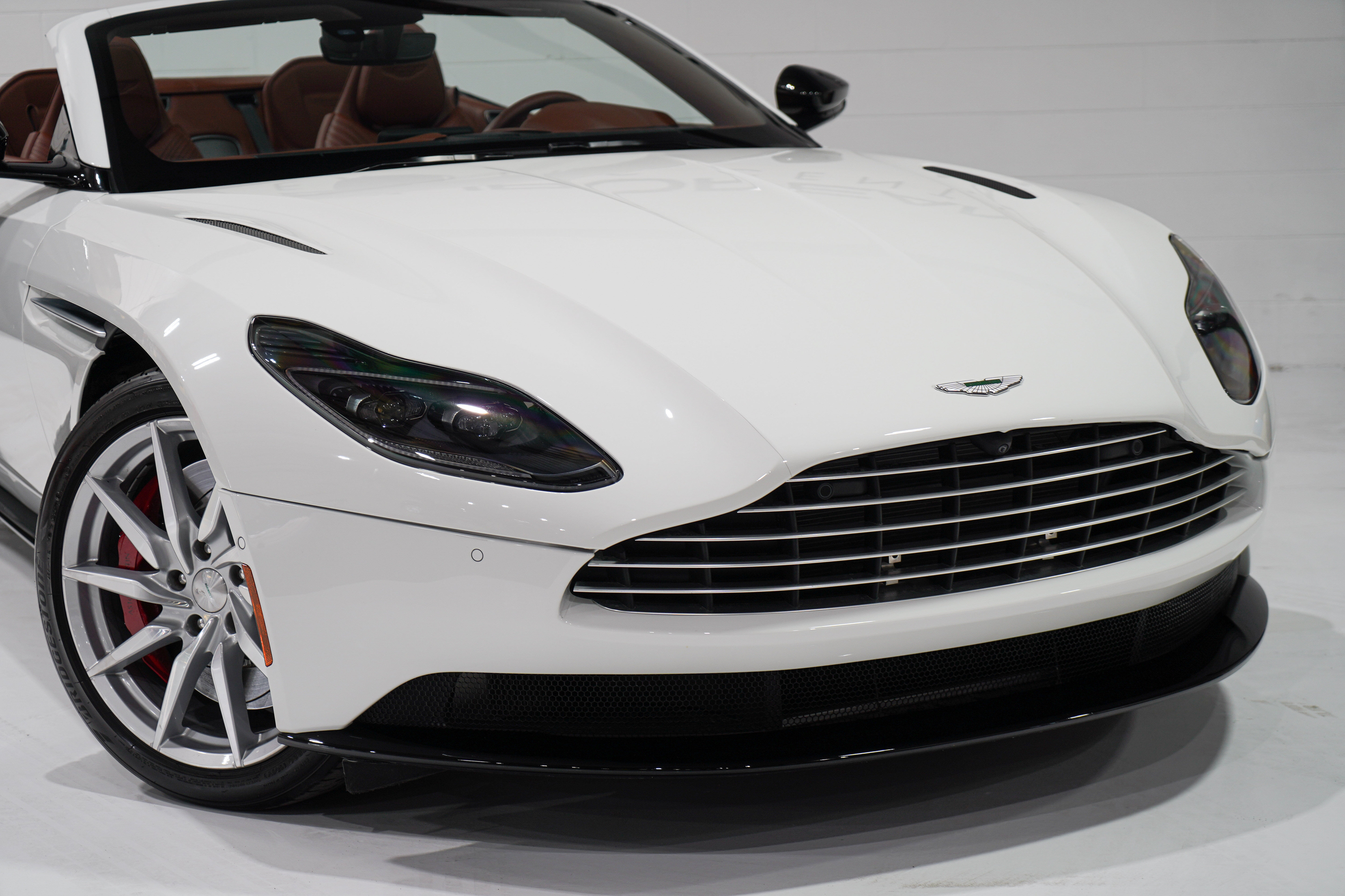 Used 2020 Aston Martin DB11 Volante RWD image 26