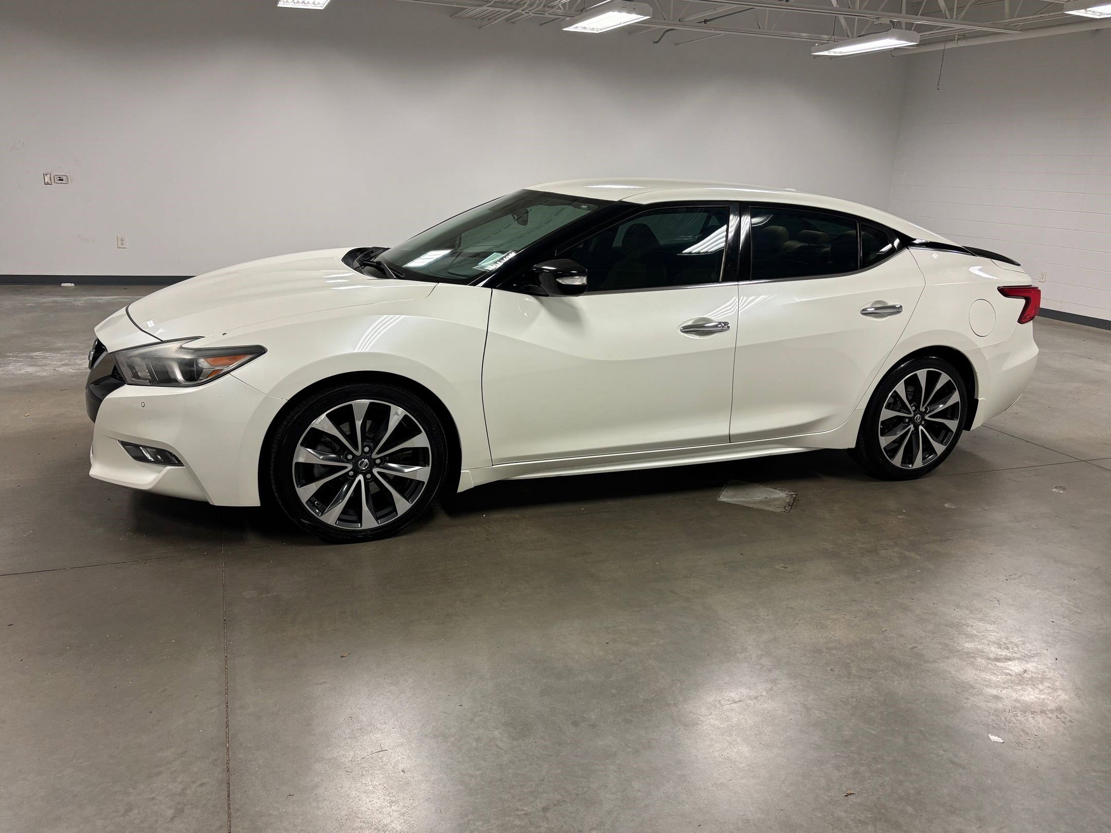 Used 2017 Nissan Maxima SR image 20