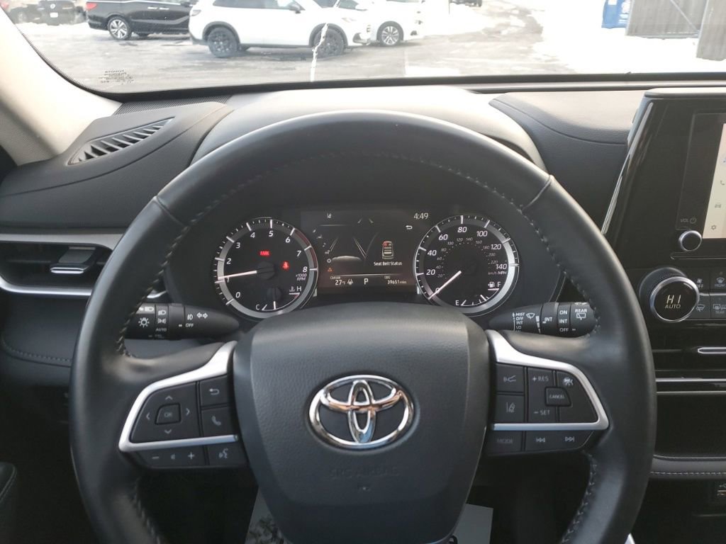 Used 2023 Toyota Highlander LE image 12