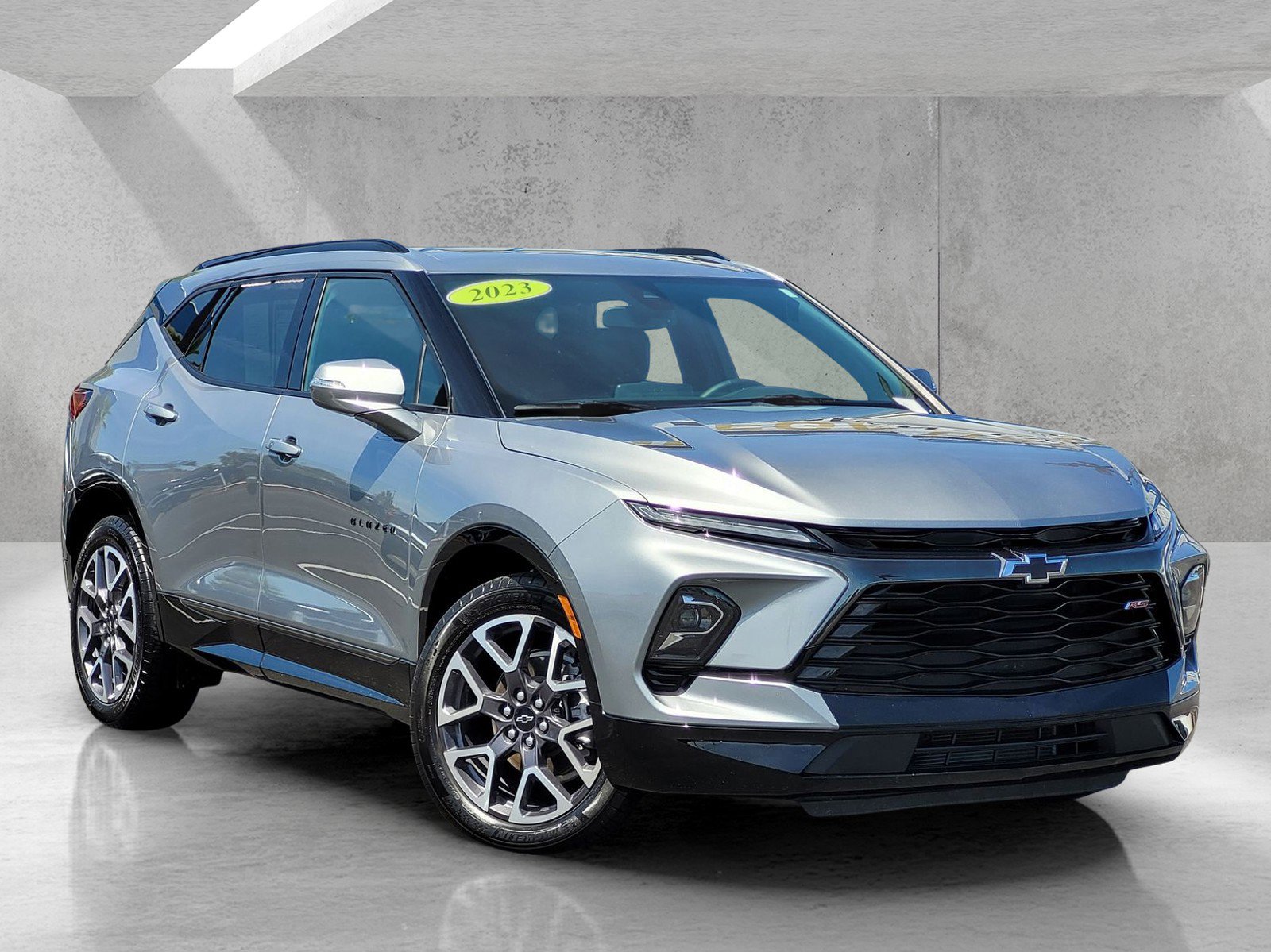 Used 2023 Chevrolet Blazer RS w/ Enhanced Convenience Package FWD image 1