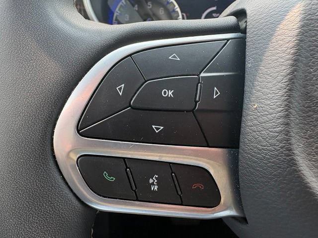 Used 2023 Chrysler Pacifica Limited FWD image 25