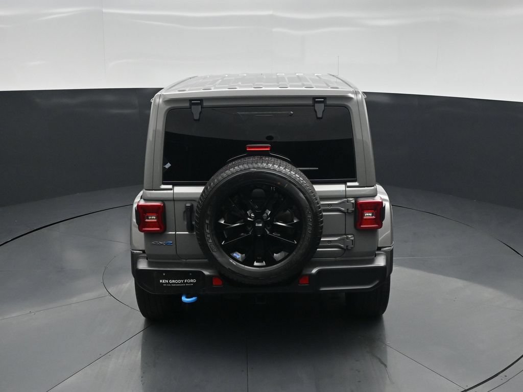 Used 2023 Jeep Wrangler Unlimited Sahara w/ Cold Weather Group AWD/4WD image 39