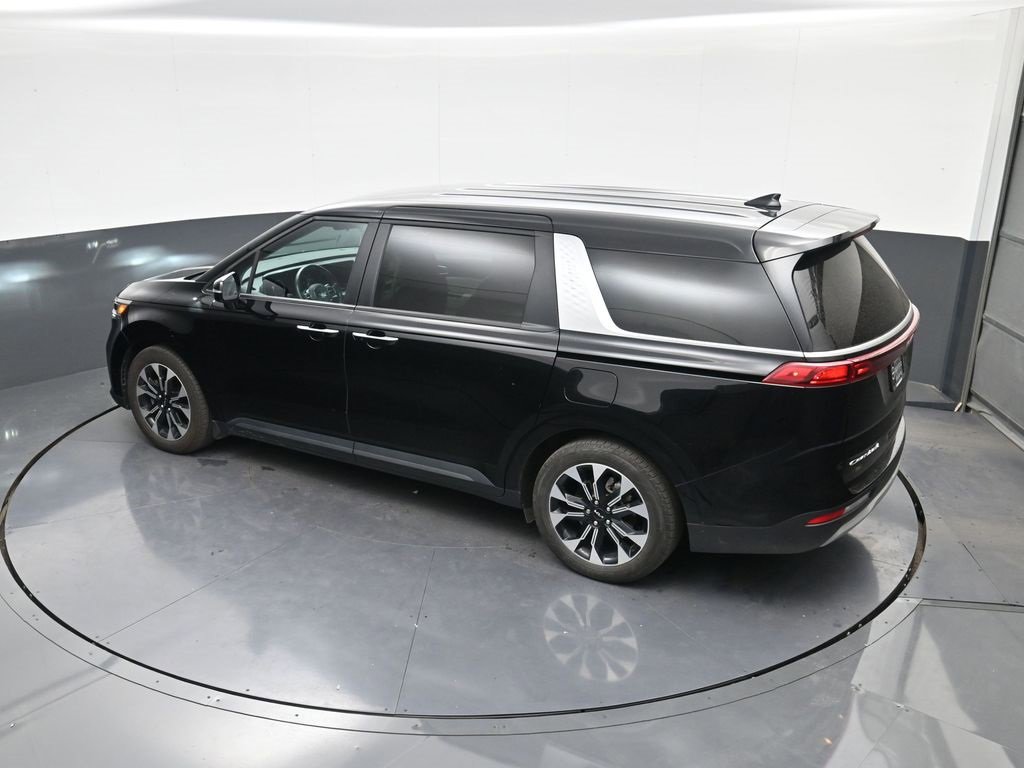 Used 2022 Kia Carnival EX image 28