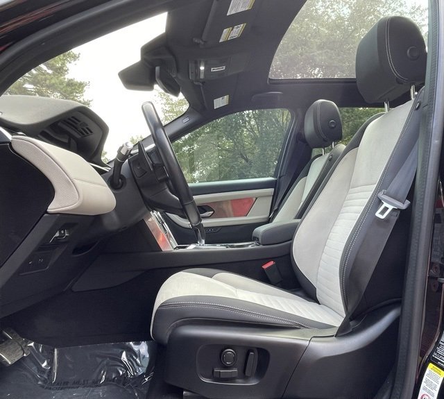 Used 2020 Land Rover Discovery Sport SE R-Dynamic image 14